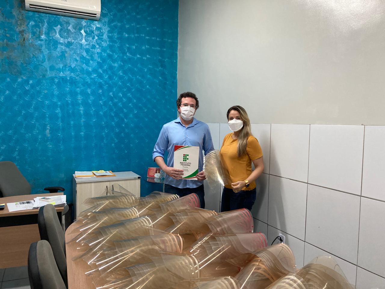 Entrega de Faceshields à SESCAB 1.jpg