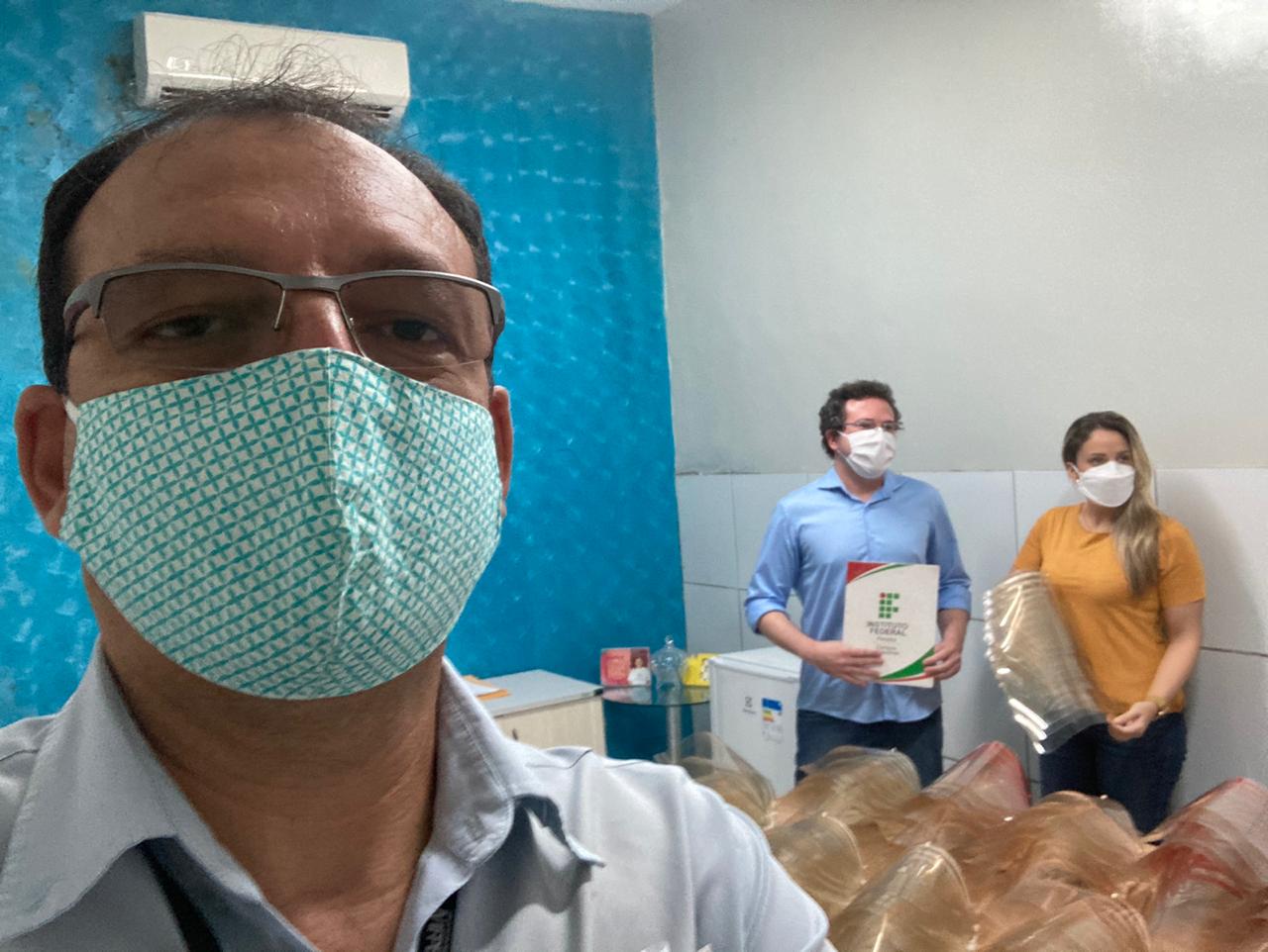 Entrega de Faceshields à SESCAB 3.jpg