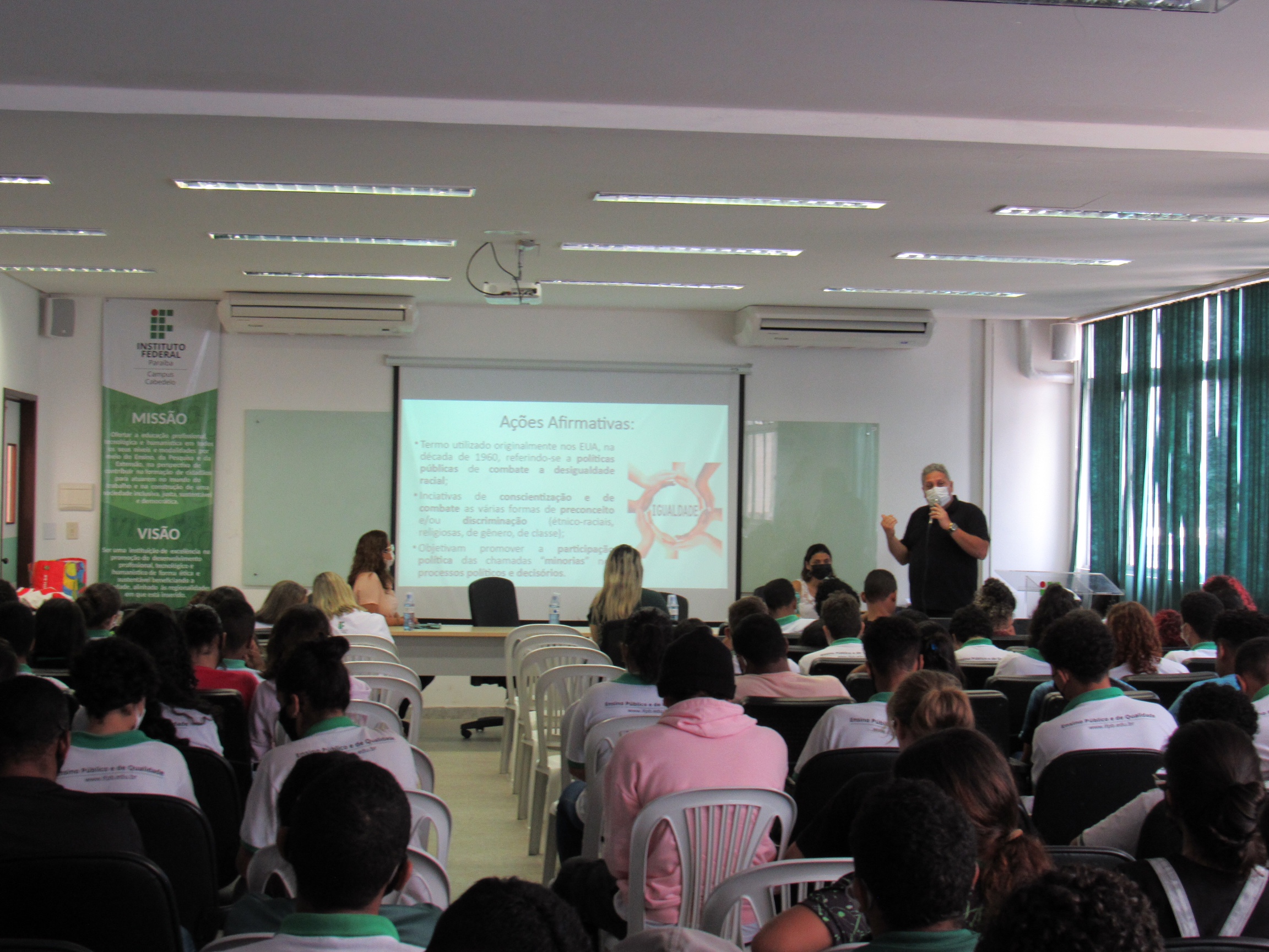 Em debate, a politica de cotas