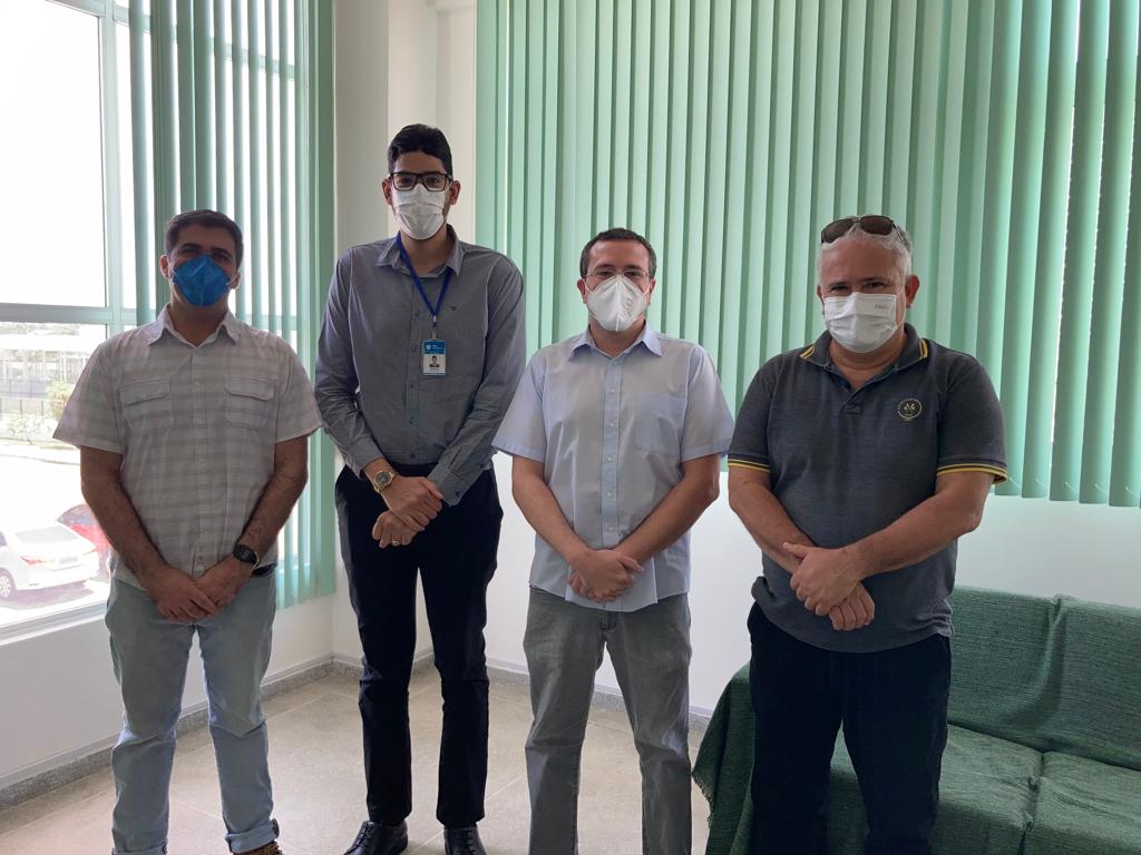 Professor Lício Romero recebe o Gerente de Planejamento da CBTU, Wladme Macedo de Medeiros, e técnicos na última visita antes do início da operação da Estação Jardim Camboinha 