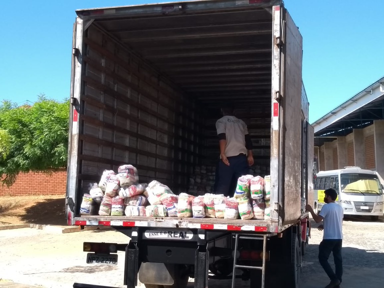 chegada das cestas PNAE em Cajazeiras 2.jpeg