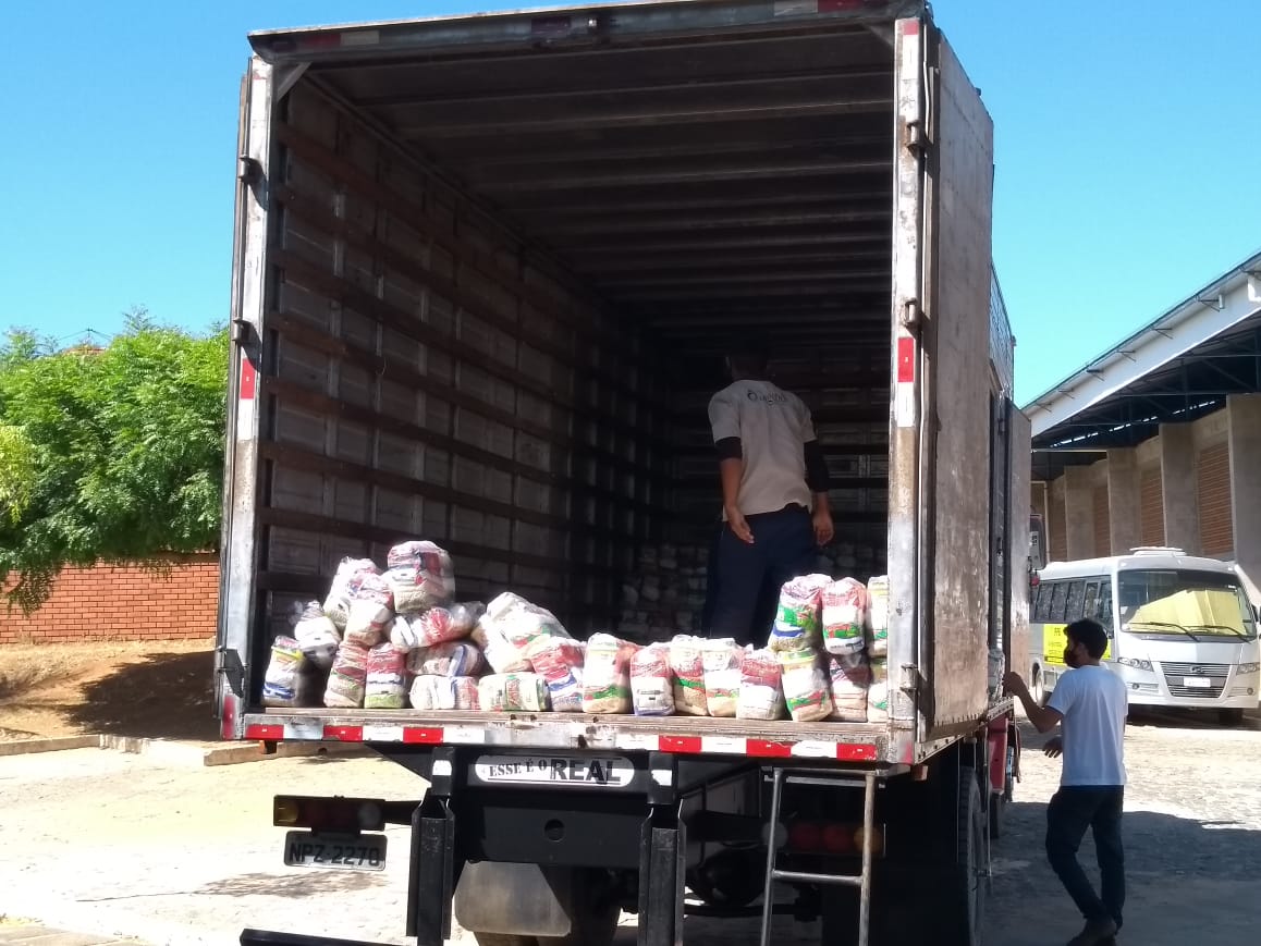 chegada das cestas PNAE em Cajazeiras 2.jpeg
