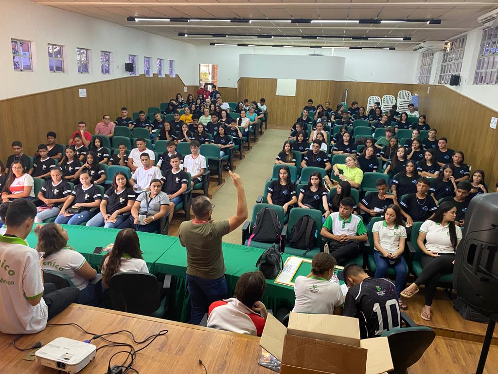 Projeto Portas Abertas incentiva visita de estudantes ao Campus Cajazeiras (9).jpg