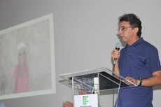 Professor Kennedy durante a cerimônia