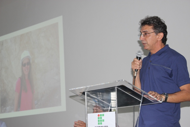 Professor Kennedy durante a cerimônia