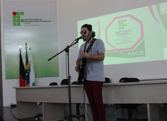 apresentação do estudante Lucas Farias