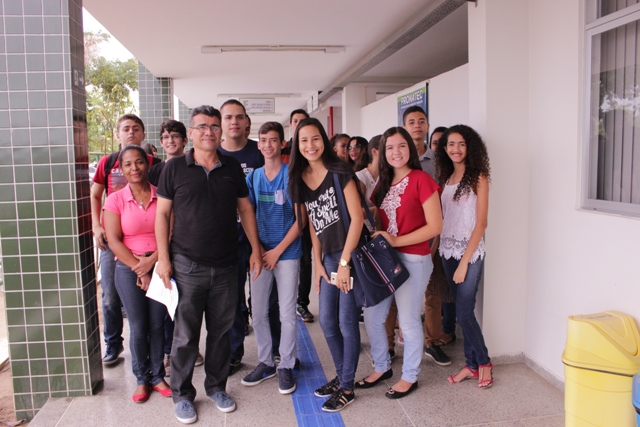 visita as instalaçoes acompanhado de professor