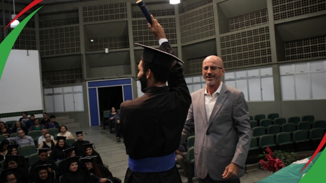 Formando pelo IFPB Campina recebe diploma 