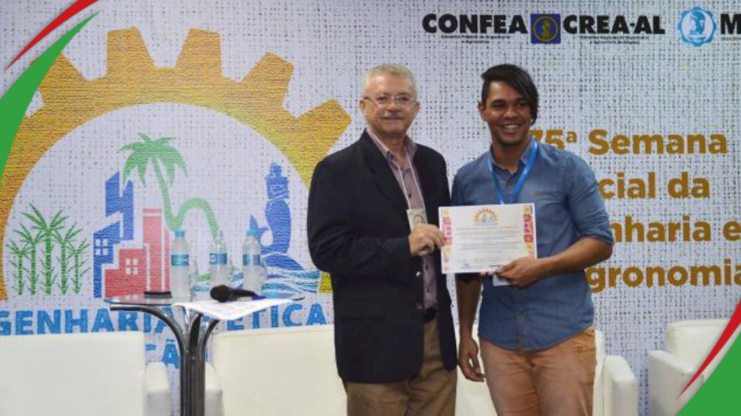 Aluno do IFPB Campina Grande  João Victor recebendo premiação 