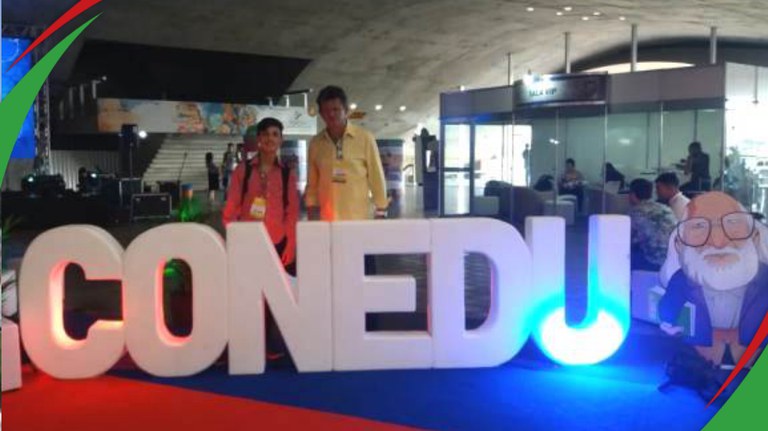 Da esquerda para direita o aluno  Gabriel Ramos e seu orientador Iremar Madureira 