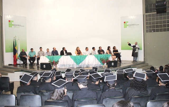 Formandos de cinco cursos do IFPB Campina colam grau 