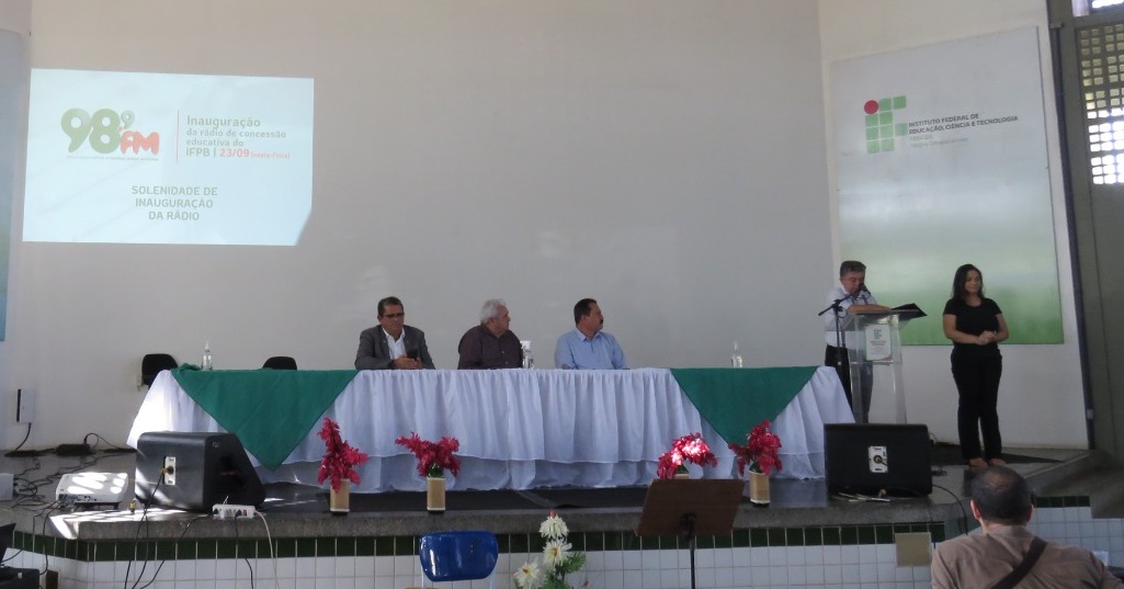 Inauguração da rádio..jpg