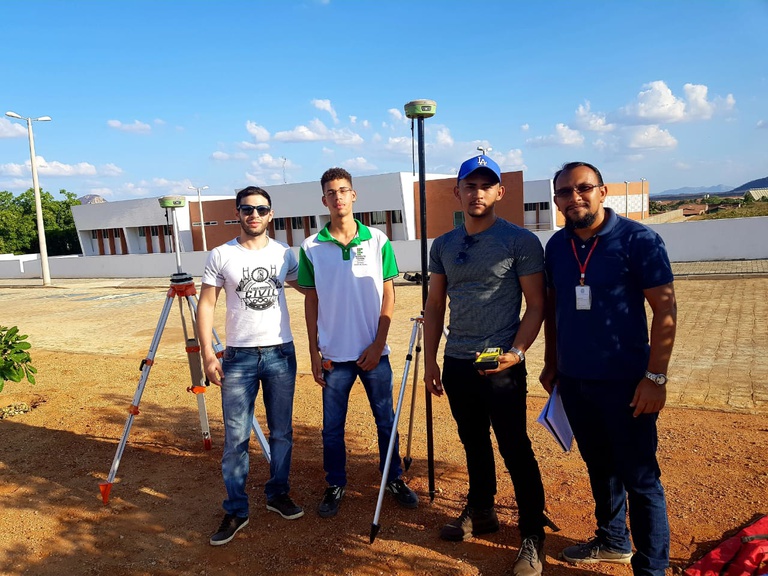 Capacitação em Utilização de Equipamentos Topográficos.