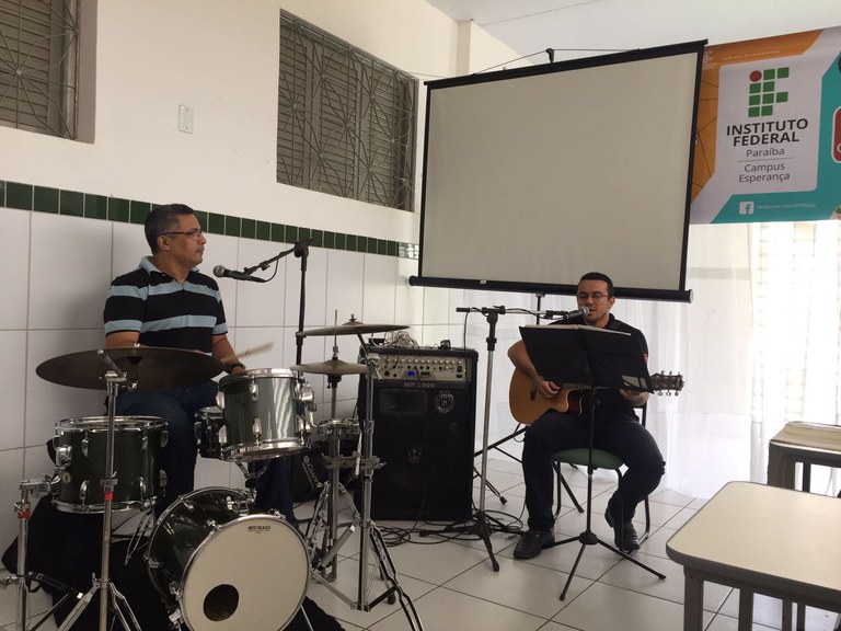 Apresentação dos professores Ebenézer e João Paulo