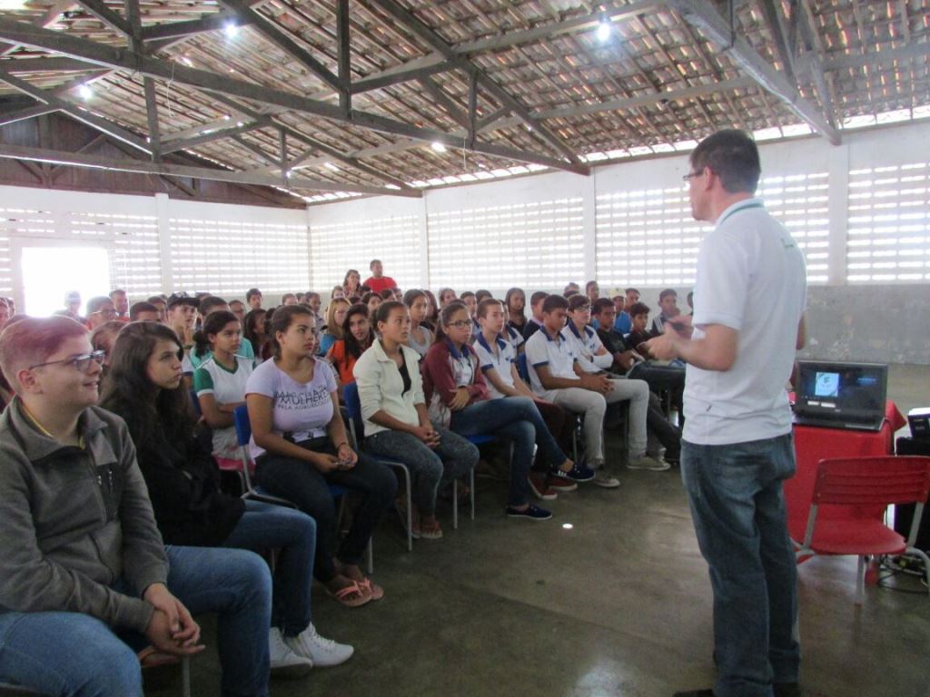 Palestra na Escola Municipal de Ensino Fundamental Olimpia Souto.jpg