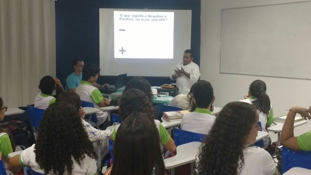Palestra sobre DSTs feita por Técnico em Enfermagem