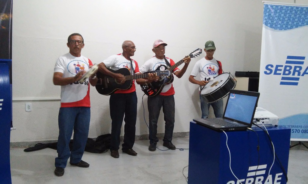 Aula inaugural - curso Informática para a Terceira Idade (4).jpg