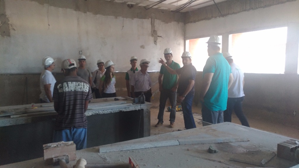 Conselho diretor visita obra (1).jpg