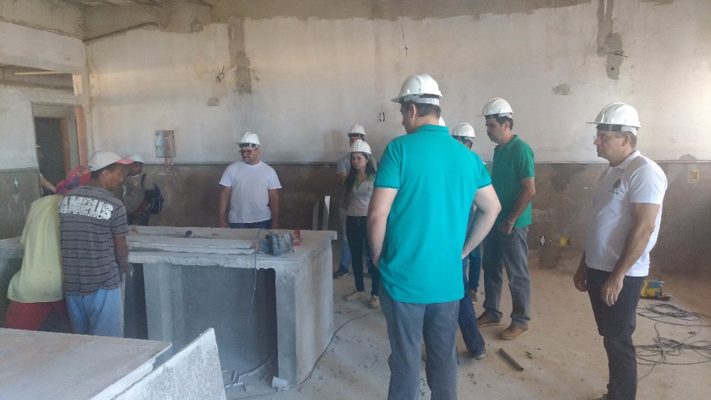 Conselho diretor visita obra (4).jpg