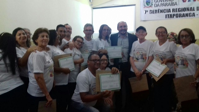 20-turma com certificados.jpg