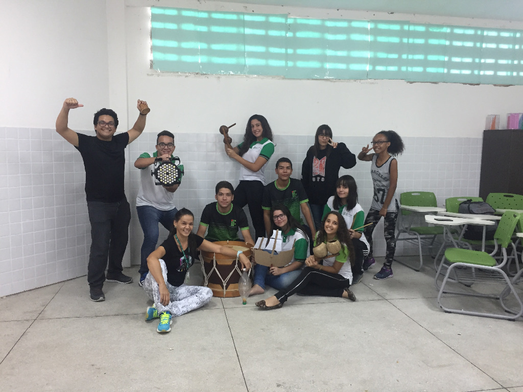 Projeto de Extensão - Teatro de Sombras (3).JPG