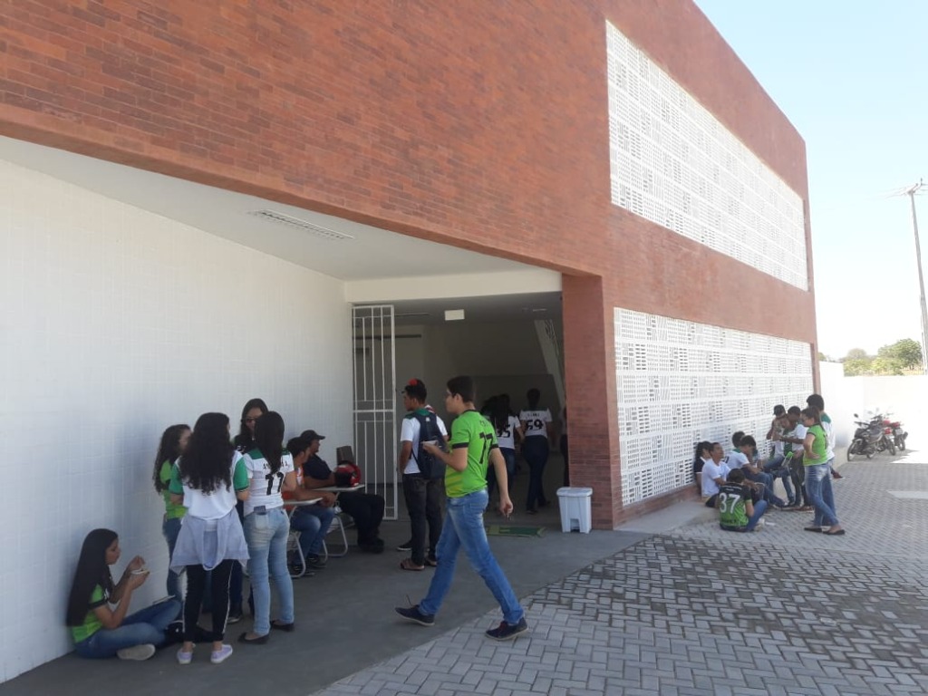 Alunos nova sede.jpg