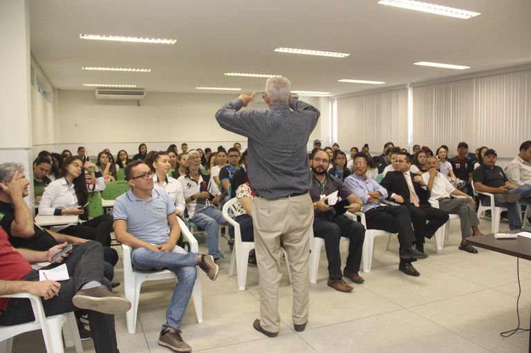 Palestra de historiador renomado no Campus Itaporanga (1).jpeg