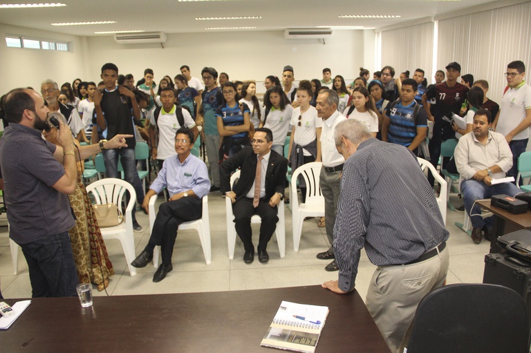 Palestra de historiador renomado no Campus Itaporanga (13).jpeg