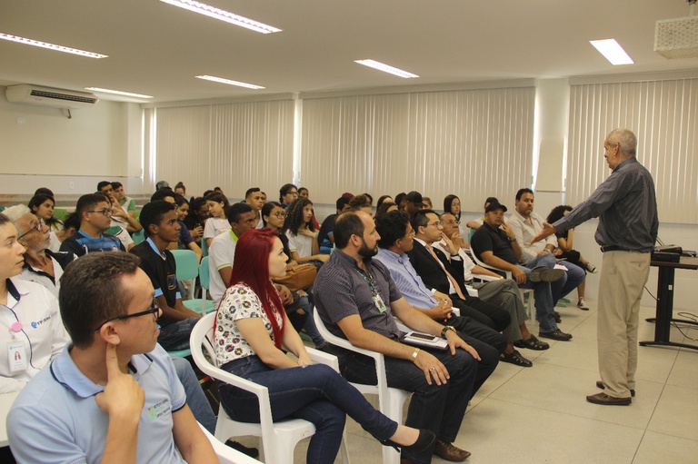 Palestra de historiador renomado no Campus Itaporanga (15).jpeg