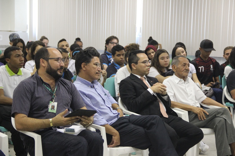 Palestra de historiador renomado no Campus Itaporanga (3).jpeg