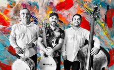 Quartas Justas - Trio formado pelos professores Vinnícius Lucena (violão), Danilo Andrade (baixo elétrico) e Ebenézer Lourenço (bateria)