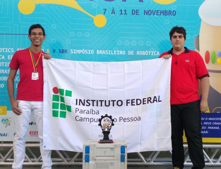 Alunos durante a competição