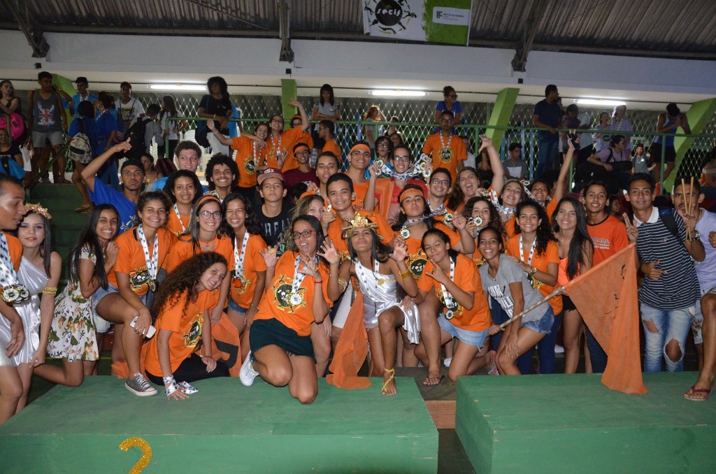 Torcida e atletas de Contabilidade