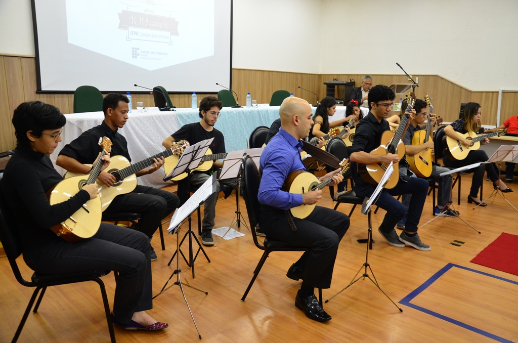 Camerata de violões.jpg