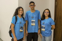 Os monitores Nívia Santos (estudante de Redes de Computadores), Sofia Leal e Lucas Emiliano (estudantes de Sistemas para Internet)