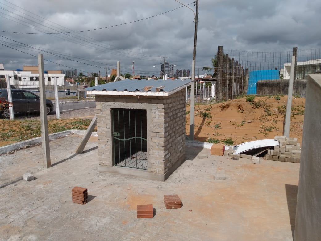 Casinha de cachorro construida com argamassa sustentável.jpeg