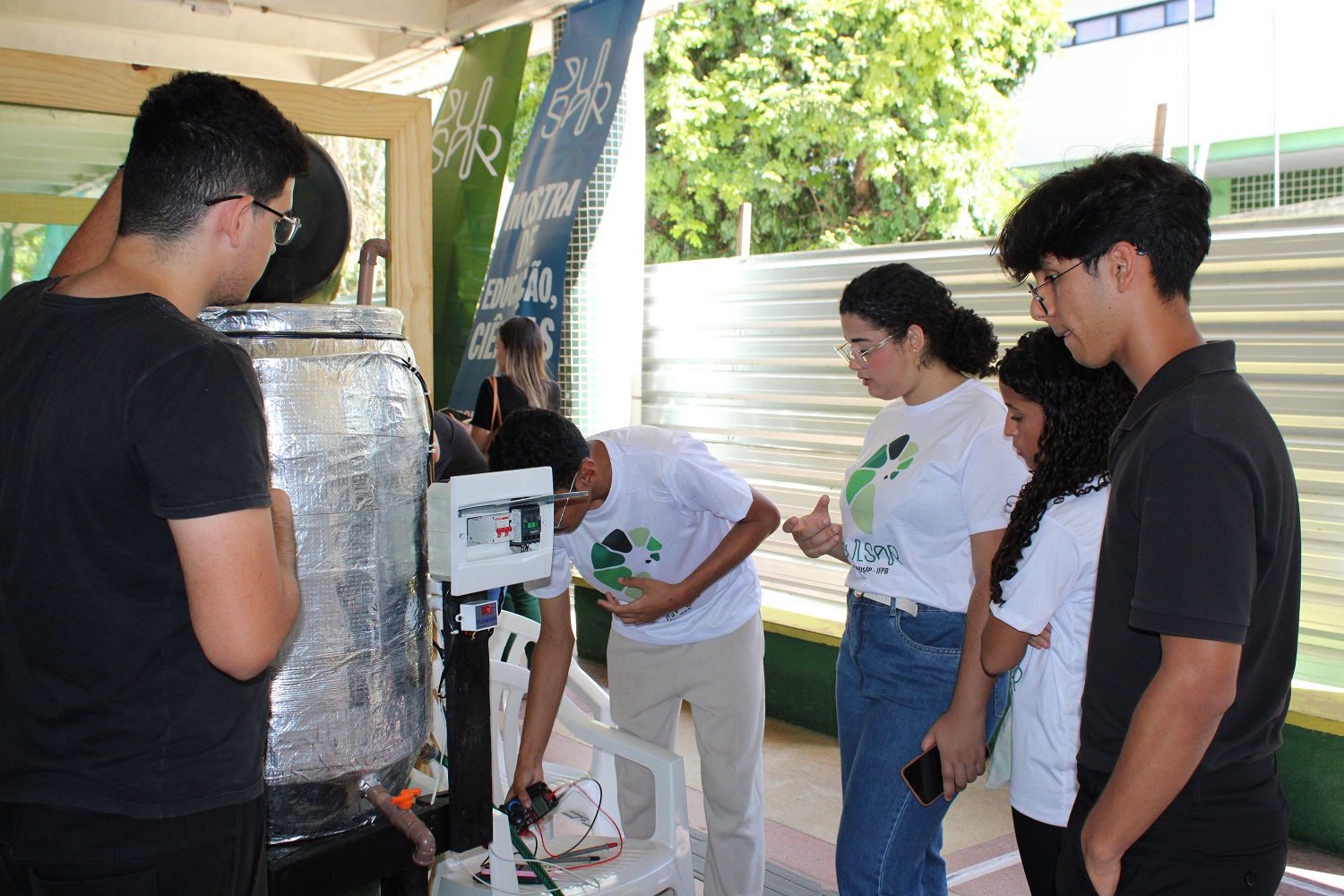 Equipe apresentando o projeto - IFPB.jpg