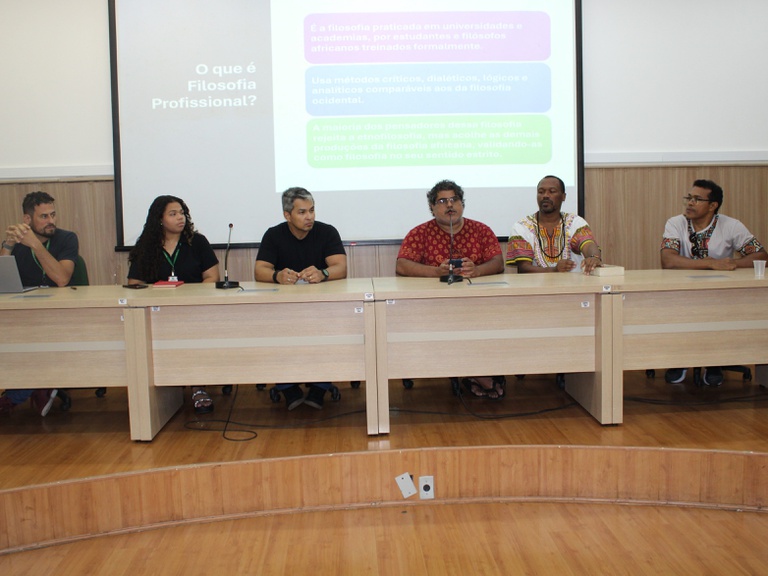 Mesa das atividades.JPG