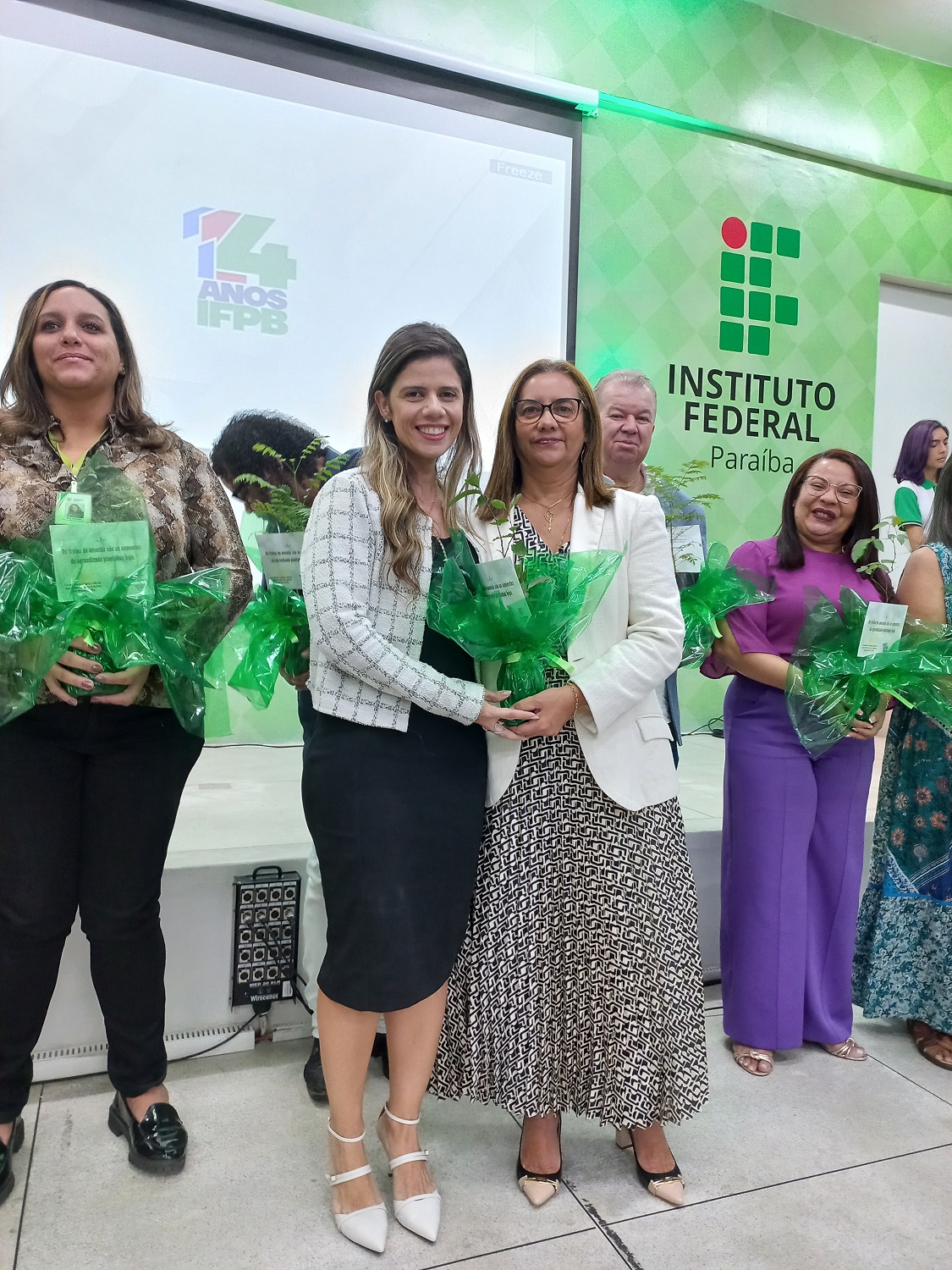 Cristina Kyara Mary ifpb dgs reitora - Copia.jpg