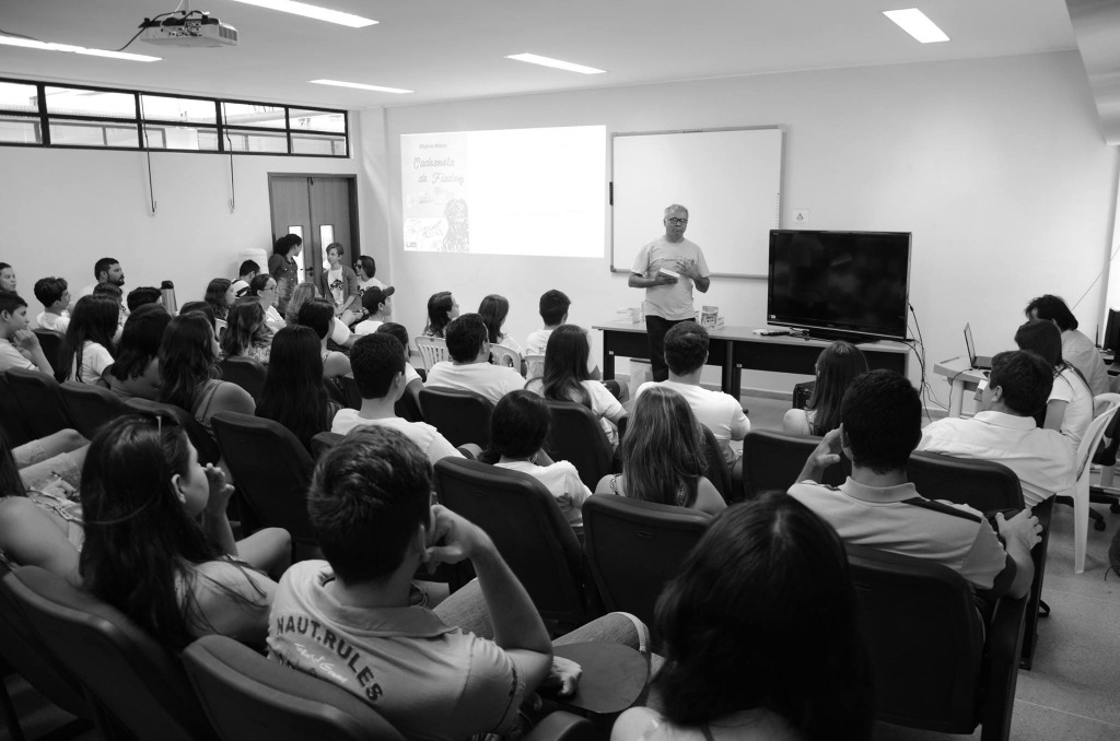 lançamento de livro.jpg