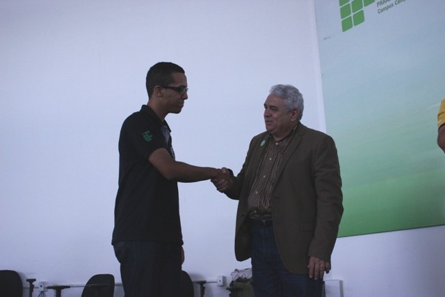 estudante agradece a visita