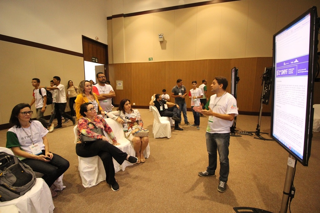 Equipe da PRPIPG acompanhou de perto a apresentação dos trabalhos.jpg