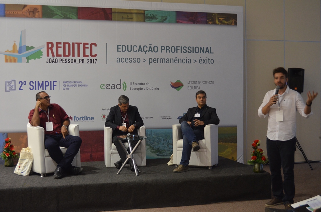 Mesa redonda sobre pesquisa e inovação nos institutos federais.jpg