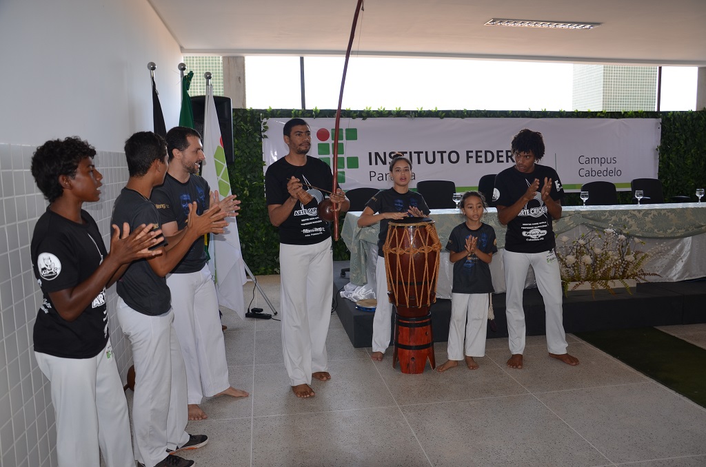Apresentação de grupo de capoeira.jpg