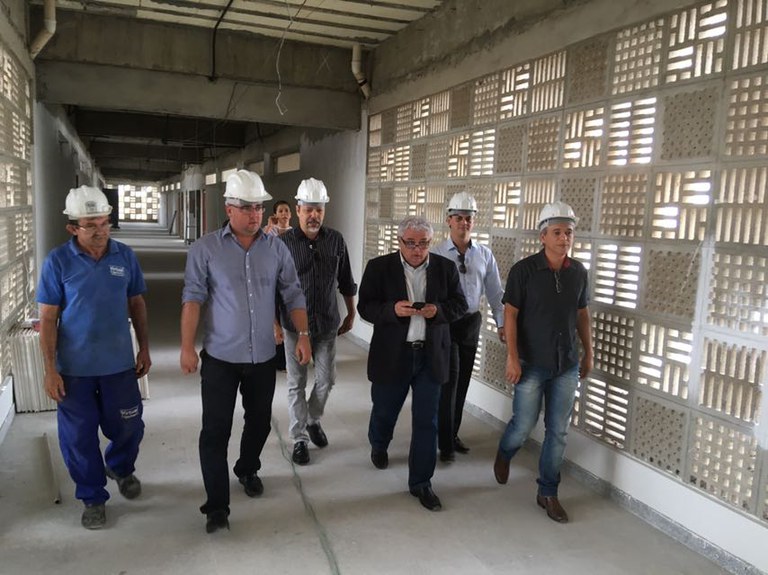 Visita do Reitor ao campus Esperança 1.jpg