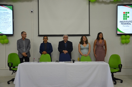 Mesa de autoridades.JPG