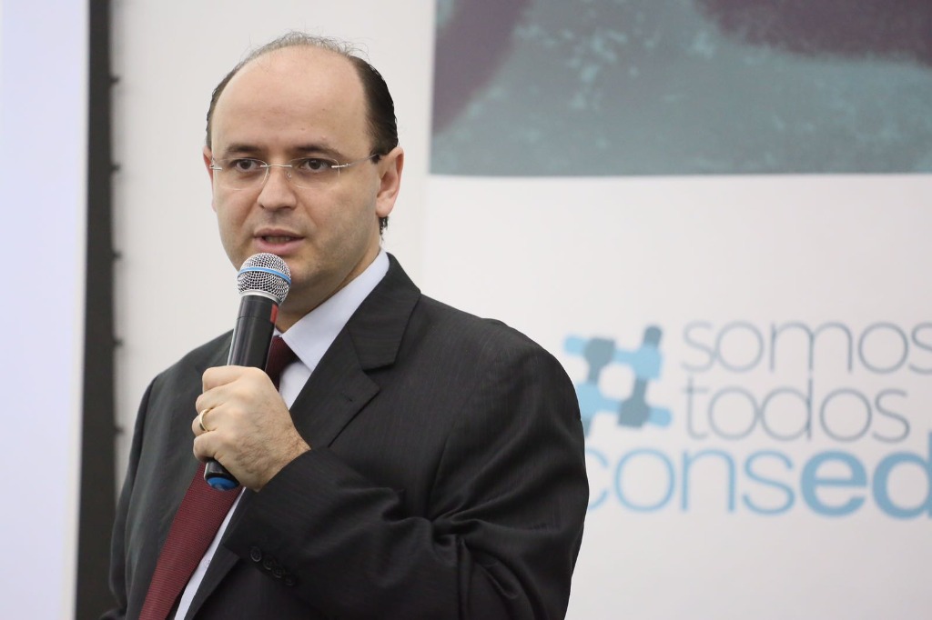 Foto Ministro Rossiele.jpg