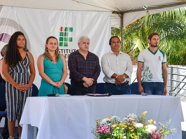 FOTO CAPA LUCENA.jpg