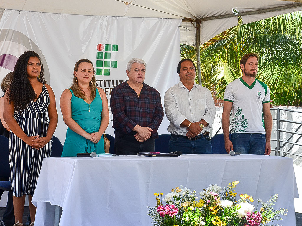 FOTO CAPA LUCENA.jpg