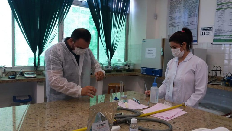 Campus Cabedelo produz alcool 70% para doação durante pandemia.jpg